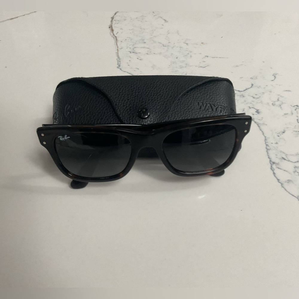 Ray-Ban Wayfarer Brown Tortoise Shell Frames.